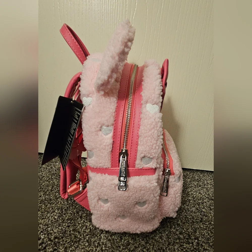 NWT Minnie Mouse Exclusive Hearts Strawberry Scented Sherpa Mini Backpack - Picture 3 of 6